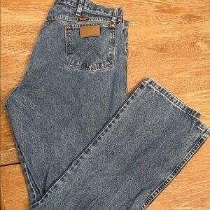 Wrangler Relaxed Fit Blue Jeans